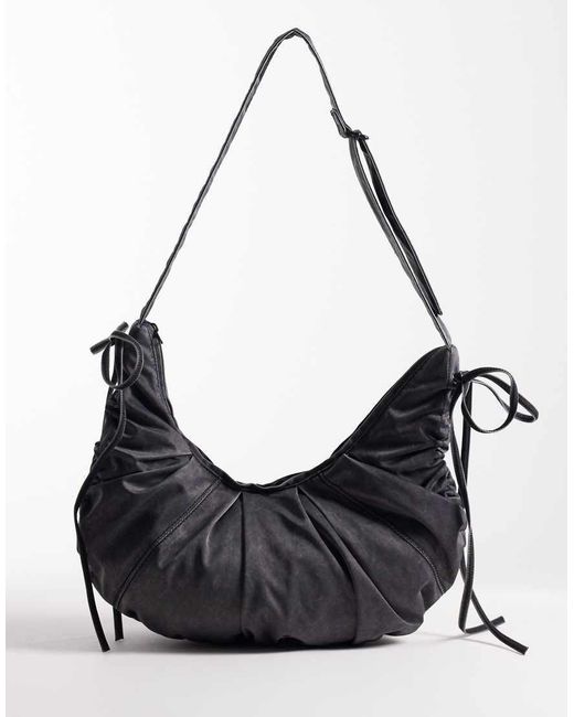 Ivan di Weekday in Black