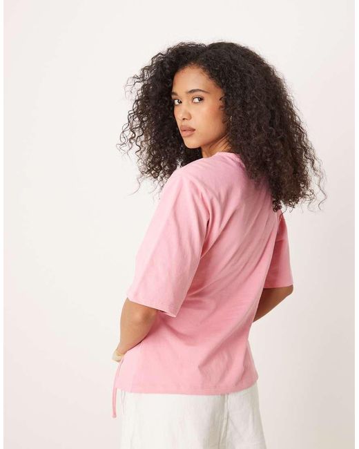 Camiseta Extragrande Con Detalle De Lazada De ASOS de color Pink