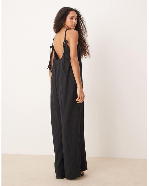 Mono Largo Con Cuello Ancho Y Detalle De Lazadas Trenzadas De Tejido Doble De ASOS de color Natural