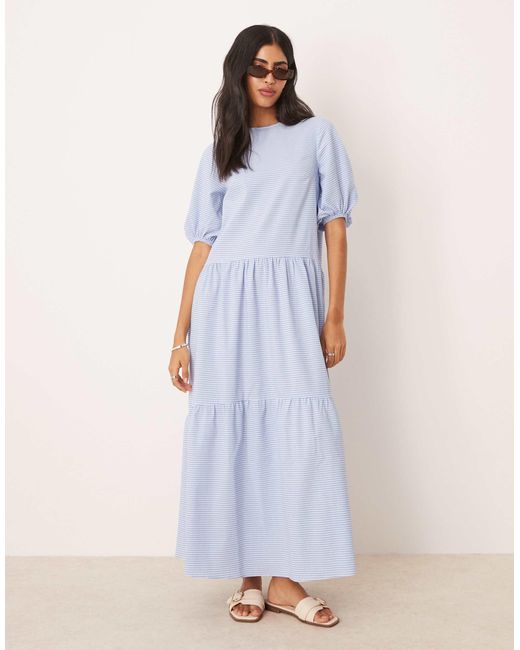 ASOS White – gestuftes maxikleid