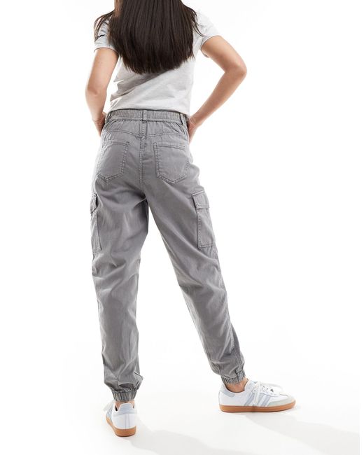 Pantalones es cargo con bajos elásticos New Look de color Gray