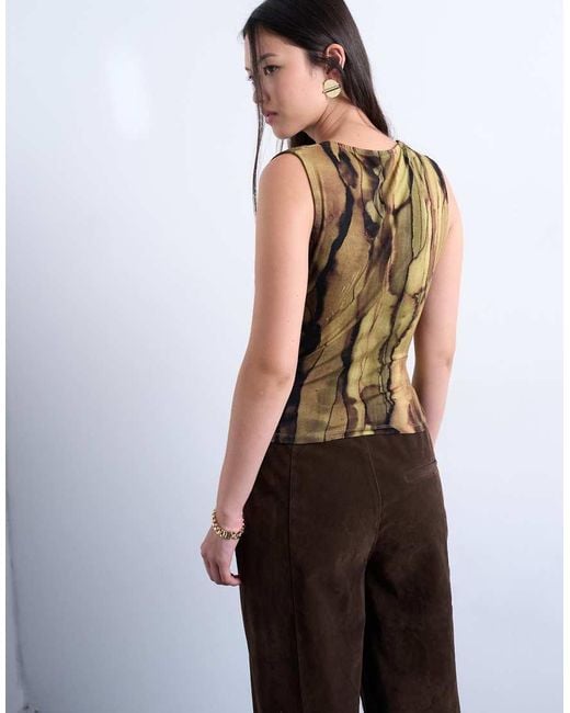 Top Con Estampado Abstracto Y Detalle Cruzado Asimétrico De TOPSHOP de color Brown