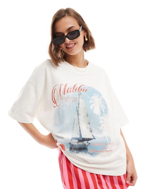 T-shirt oversize pesante crema con grafica di barca malibu di ASOS in White