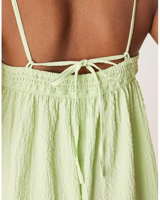 Mono Corto Verde De Tirantes Finos Con Detalle Fruncido En El Pecho De Tejido Texturizado De ASOS de color Natural