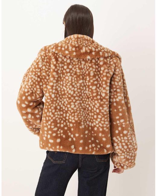 Chaqueta Con Estampado De Cervatillo Y Solapas Extragrandes De Piel Sintética De Threadbare de color Blue