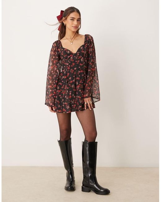 Miss Selfridge Playsuit Met Lange Mouwen En Fijne Bloemenprint in het Multicolor