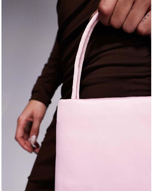 Mango Featuring Kaia Gerber in het Black