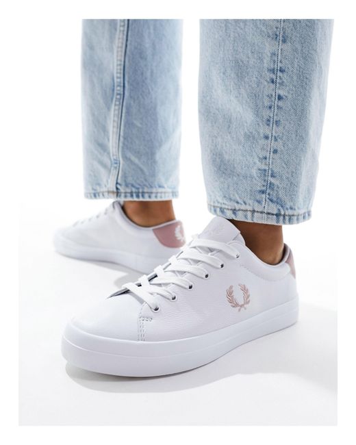 Lottie - sneakers bianche di Fred Perry in Blue
