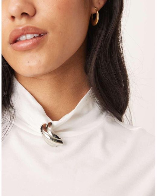 Jdy White Brooch Detail Sleeveless High Neck Top