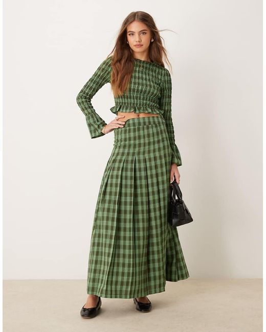 Glamorous Green Maxi Kilt Skirt
