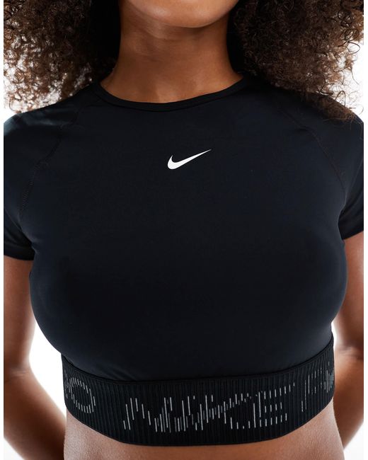 Nike - pro - t-shirt crop top Nike en coloris Black