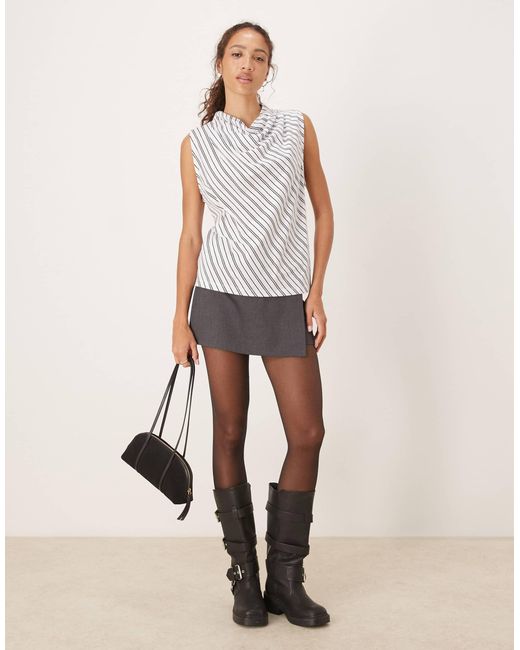 Top sans manches à col bénitier et rayures - noir et blanc ASOS en coloris White