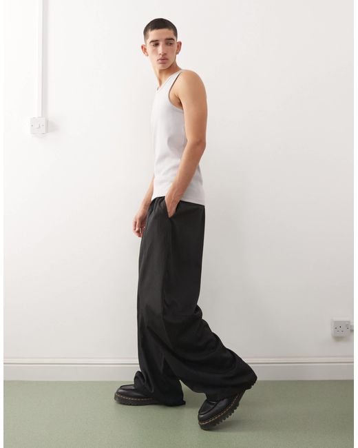 Collusion Black Tailored Pull On Balloon Trouser for men