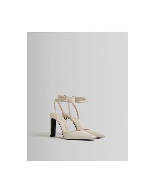 Chaussures pointues à talon avec bride cheville - écru Bershka en coloris White