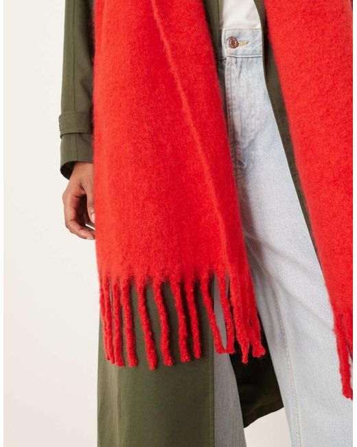 Sciarpa Soffice Rossa Con Frange di ASOS in Red