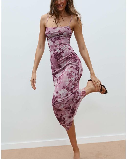 Robe mi-longue imprimée en tulle Stradivarius en coloris Pink