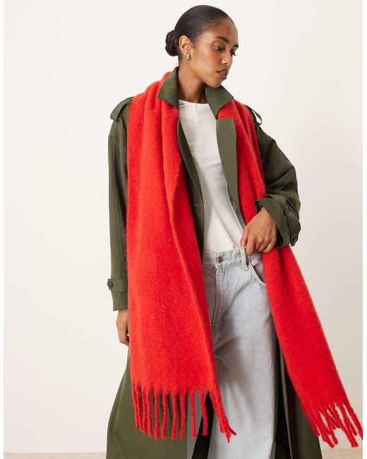 Sciarpa Soffice Rossa Con Frange di ASOS in Red