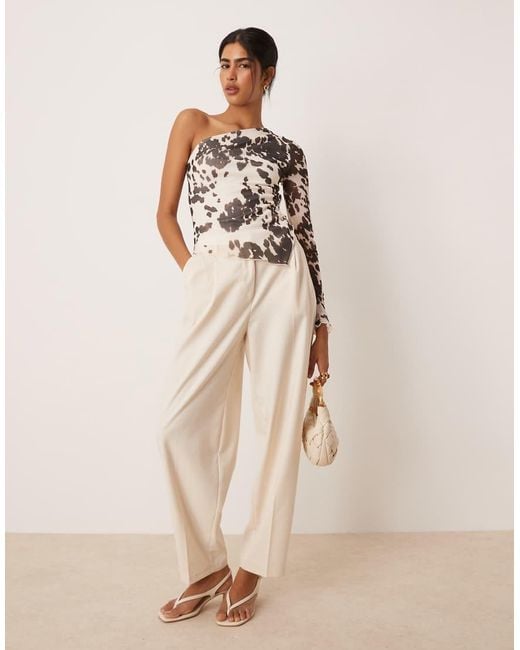 Gina Tricot Top Van Mesh Met Blote Schouders, Asymmetrische Zoom En Koeienprint in het Natural