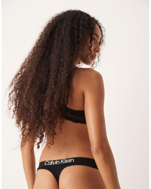 String en coton ultra-doux Calvin Klein en coloris Brown