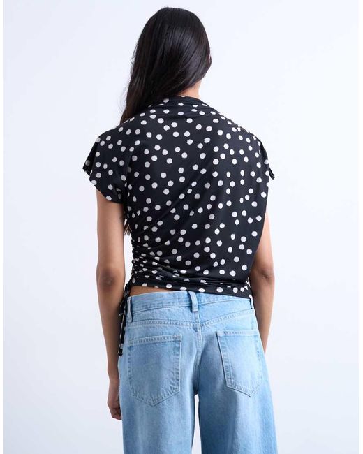 Top Asimétrico Y Fruncido Con Estampado De Lunares De TOPSHOP de color Blue
