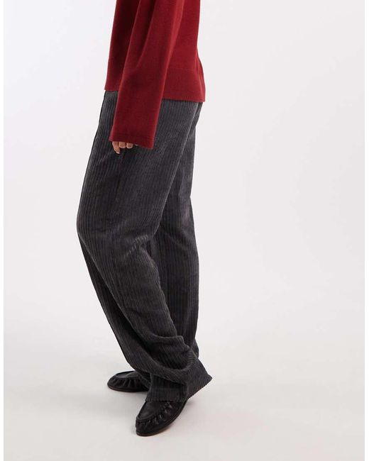 Pantaloni di ASOS in Red