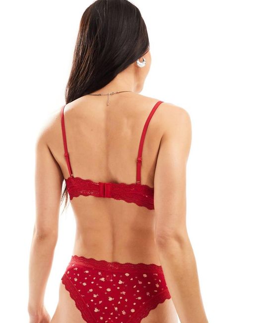 Bralette Triangular Con Relleno Y Estampado De Florecitas De Punto Pointelle De Cotton On Cotton On de color Red
