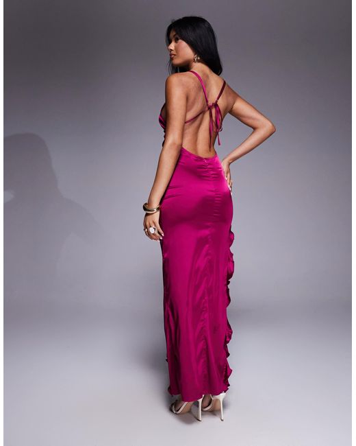 Missy Empire Pink Missy empire – camisole-maxikleid aus dunkelrosa satin mit gebundenem rückenausschnitt und seitenschlitz mit rüschen