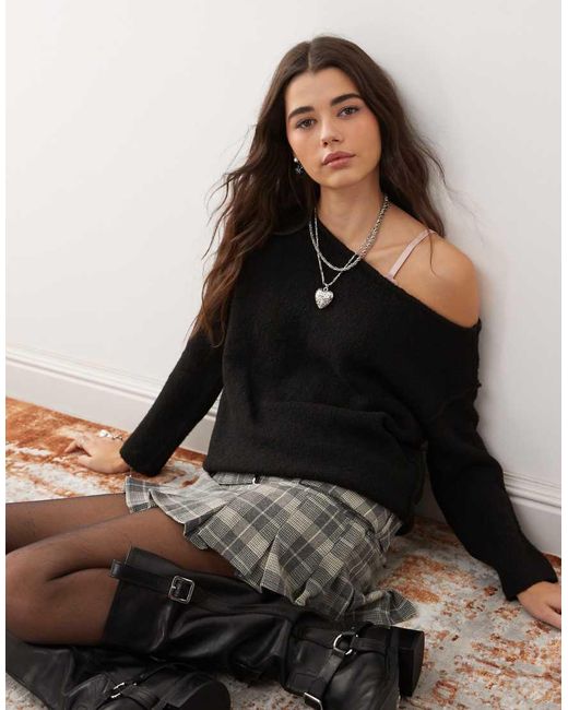 Miss Selfridge Ruimvallend Trui Met Asymmetrische Hals Met Blote Schouder in het Black