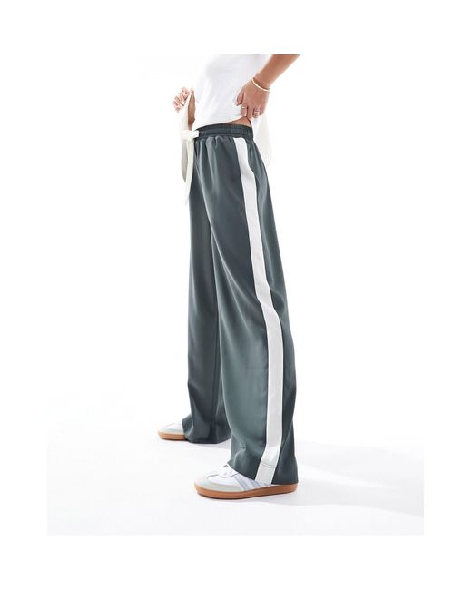 Pantaloni con pannello a contrasto verdi di ASOS in White