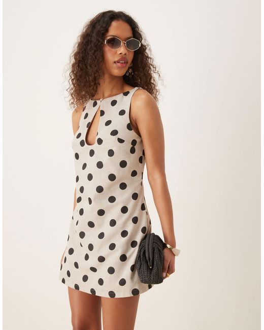 ASOS White – gepunktetes mini-etuikleid mit zierausschnitt