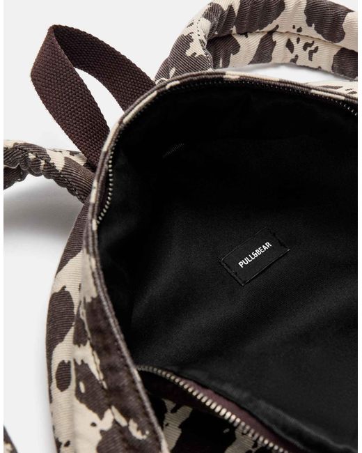 Pull&Bear Black – canvas-rucksack mit braunem kuhflecken-muster