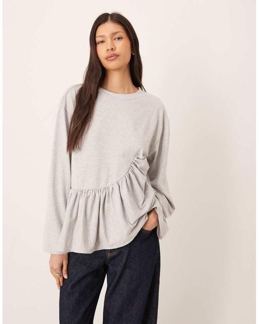 Top Gris Jaspeado De Manga Larga Y Corte Cuadrado Con Sobrefalda Asimétrica En El Bajo De ASOS de color Natural