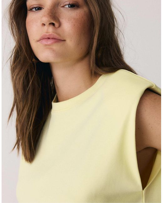 Stradivarius Yellow – basic-t-shirt