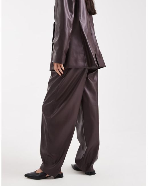 ASOS Broek Van Imitatieleer Met Plooien, Wijde Ronde Pijpen En Riem in het Purple