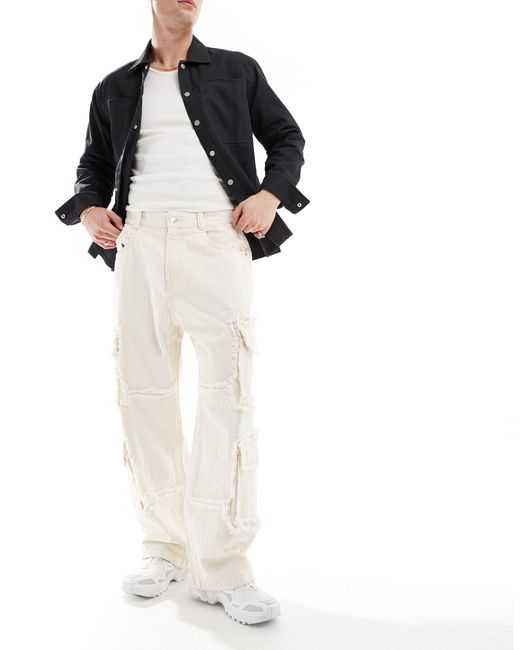 Jeans cargo bianchi con orlo grezzo di Bershka in White da Uomo