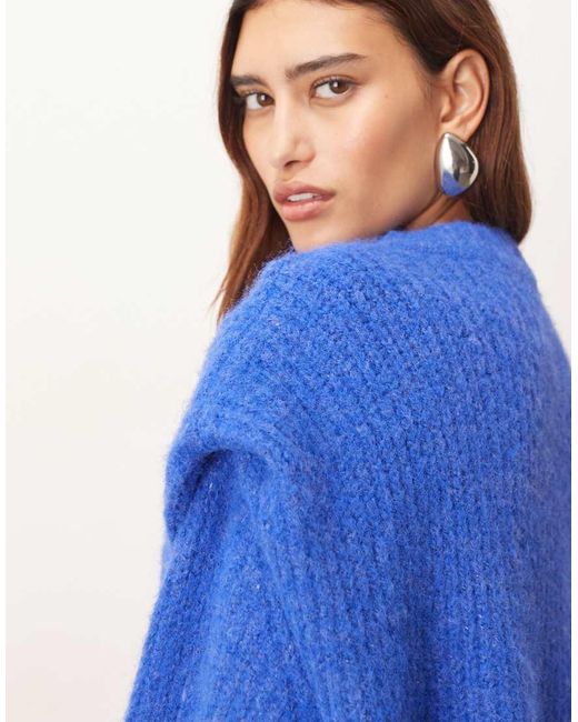Maglione Lavorato Cobalto A Coste Con Spalle Imbottite di ARRANGE in Blue