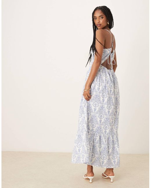 Robe caraco longue à imprimé mosaïque et bretelles croisées au dos - blanc et Y.A.S en coloris Natural