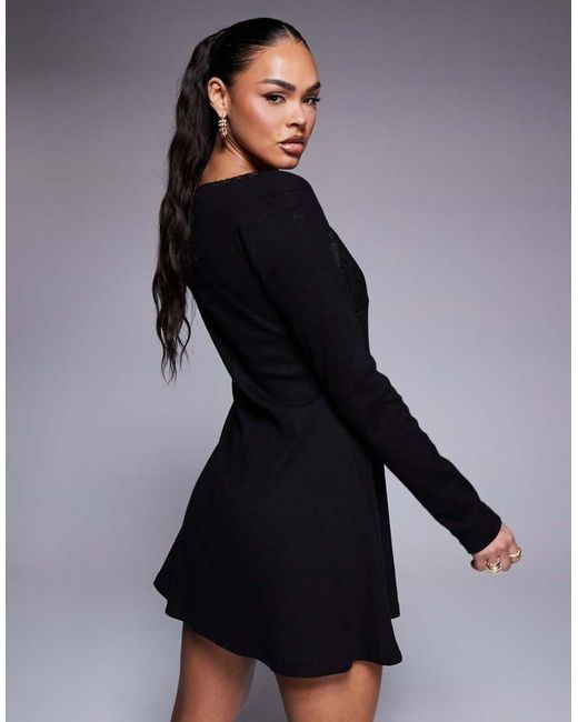 Vestito Corto Con Corpino Aderente di ASOS in Black
