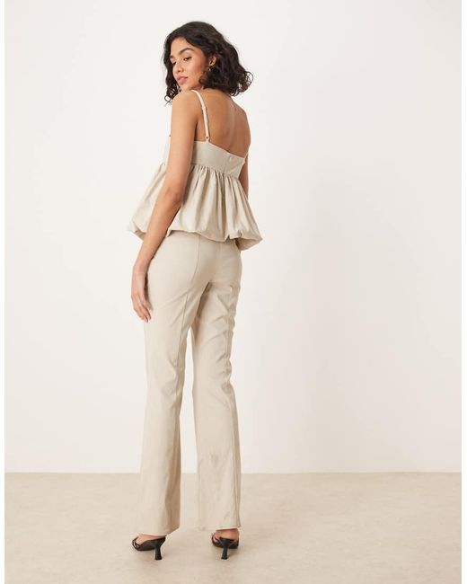 Tuta Jumpsuit Strutturata Color Avorio Con Peplo di ASOS in Natural