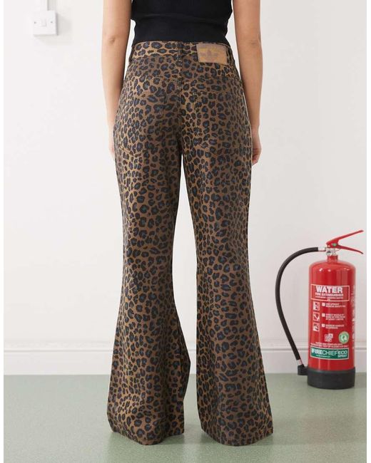 Vaqueros De Pernera Recta Con Estampado De Leopardo De Adidas Originals de color Multicolor