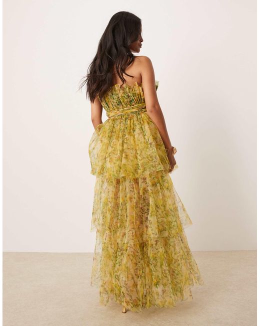 Robe longue bandeau en tulle à fleurs avec ourlet asymétrique LACE & BEADS en coloris Yellow