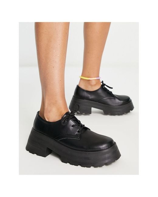 chunky lace up flat shoes in black