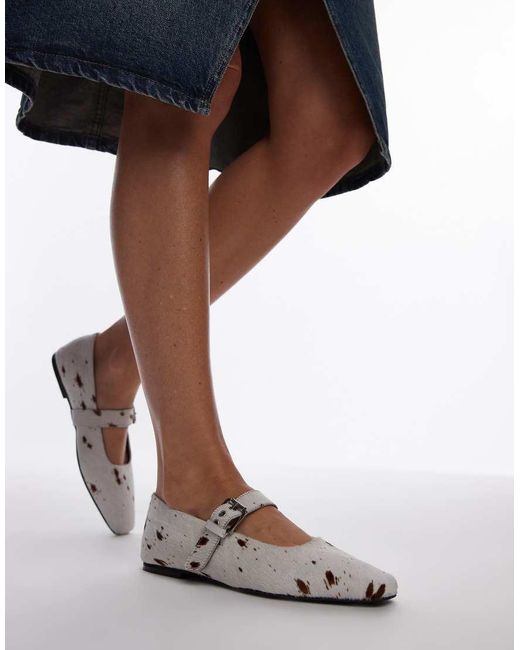 Bailarinas Con Estampado De Vaca, Puntera Cuadrada Y Detalle De Hebilla De Cuero Efecto Piel De Poni Cyndi De TOPSHOP de color Blue