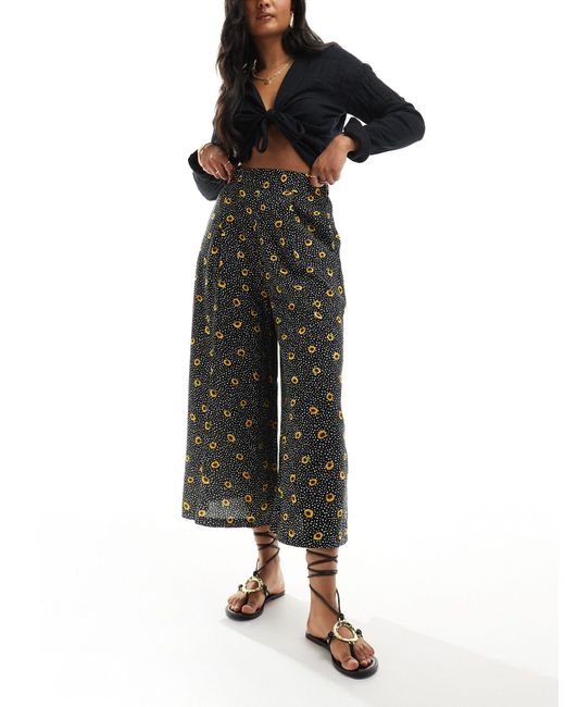 New Look Black Ditsy Cropped Pants