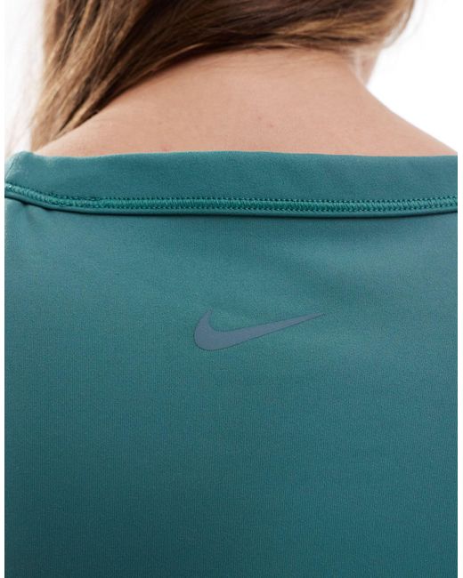 Nike Blue – one dri-fit – figurbetontes, kurzes t-shirt