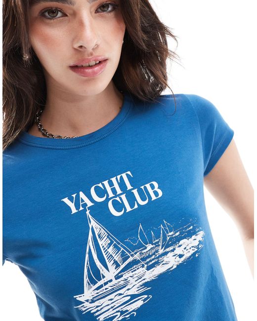 T-shirt court à imprimé yacht club Miss Selfridge en coloris Blue