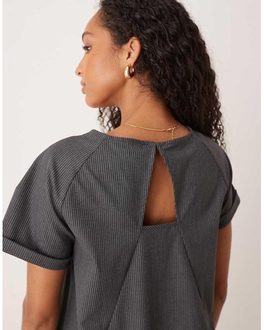 Vestido Corto Gris Amplio Con Raya Diplomática, Cuello Redondo Y Cintura Baja De -Azul Marino ASOS de color Gray