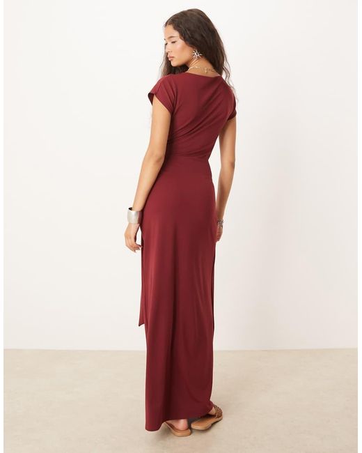 Vestito Lungo A Portafoglio Bordeaux Con Maniche Ad Aletta Allacciato Sul Davanti di ASOS in Red