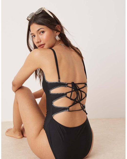 Costume Da Bagno Con Con Cuciture E Allacciatura Incrociata Sul Retro di Stradivarius in Black