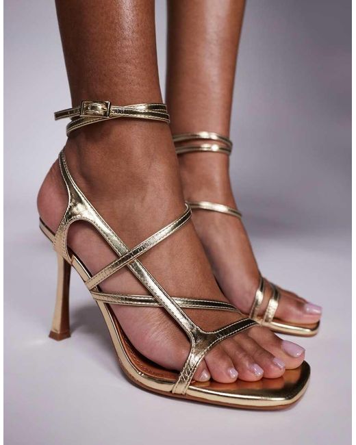 Nutty di ASOS in Metallic